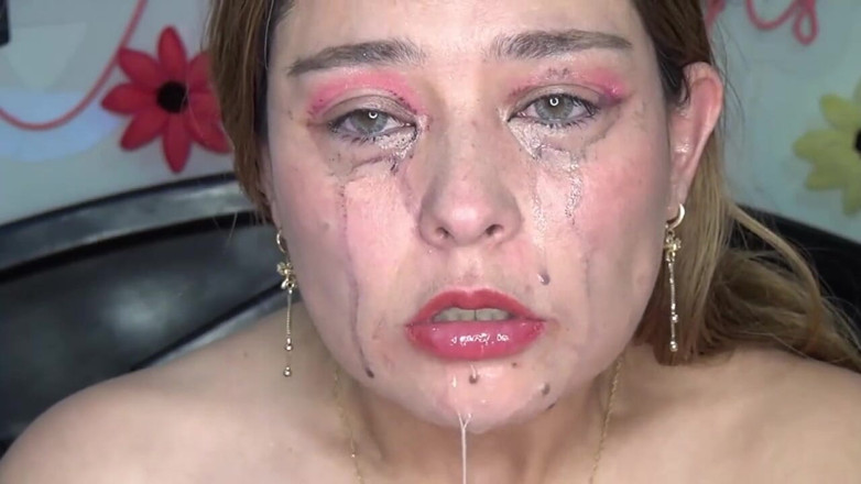 Angel eyes studio: Hardcore! Video kustom! Aku lagi asik muasin tenggorokanku pakai dildo...