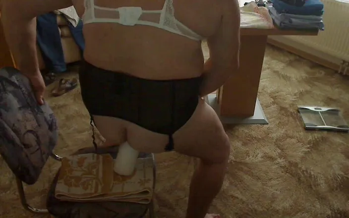 Sissy die Transhure: Candle anal