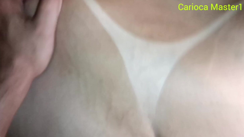 Carioca Master: Vecina rosa deja correrse en sus pechos