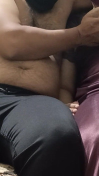 夫婦がセックスを楽しんでいる