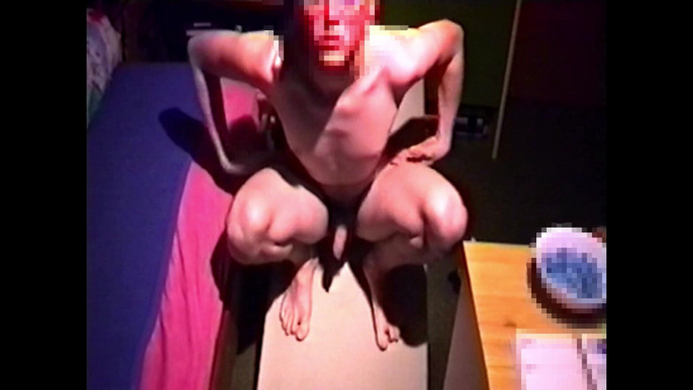 Mark Hannes: Показ голої до і після мастурбації