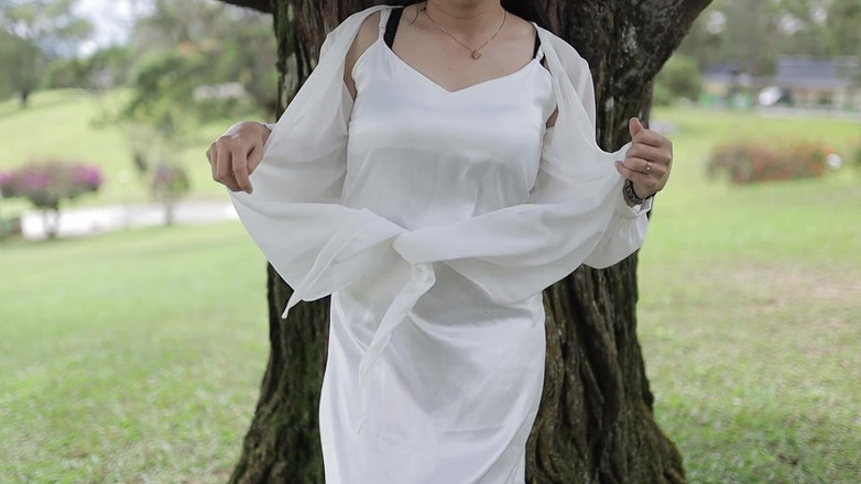 deafheaven666: Il mio primo video pubblico, masturbarsi con il mio vestito...