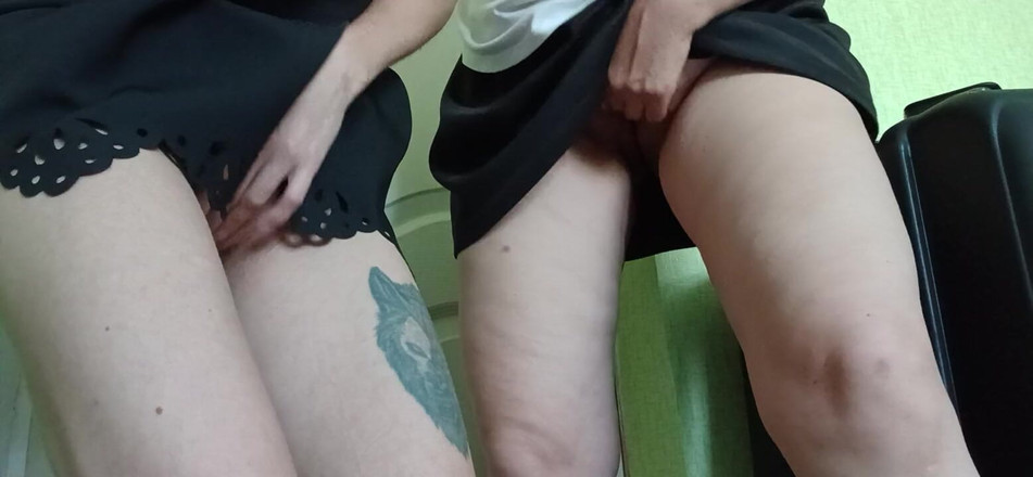 Lesbian-candys: We probeerden snel klaar te komen om het vliegtuig niet...