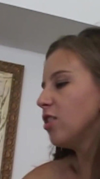 Sletterige lesbische meisjes met sexy speelgoed ervaring hardcore anaal in een ongelooflijk trio