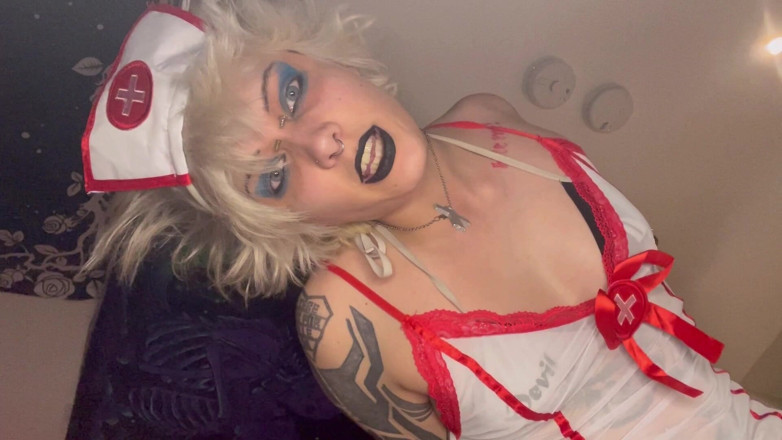 Glitterqueen1999: Cpr hjärtkrympning sjuksköterska outfit jättinna