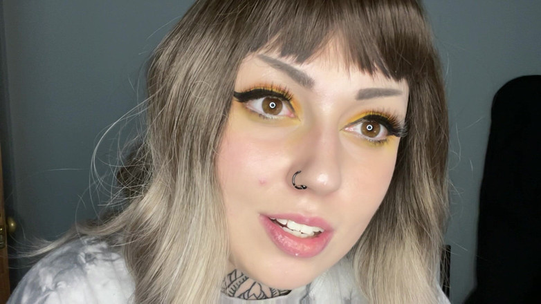 Miss Valentina: Wichsen im bett neben wifey