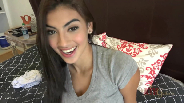 ATKIngdom Fans: La bella bella ragazza sexy si masturba per te