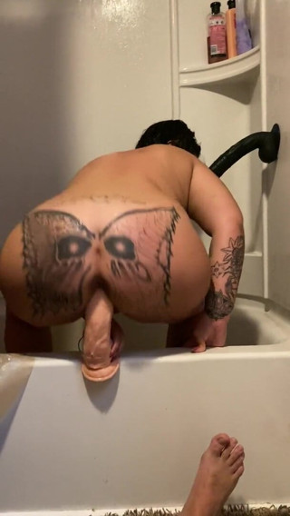 MzKiTTy91: Pawg fucks and sucks 2 monster cocks in shower
