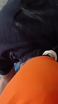 Lízám kundičku své milf nevlastní sestry, aby neříkala rodičům, že kouřím