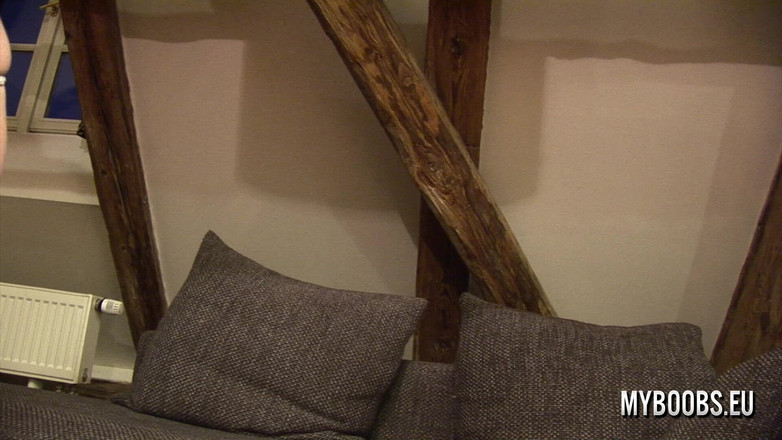 My boobs paradise: Алексіс з величезними цицьками підстрибує цицьками і грає з сосками кубиком льоду