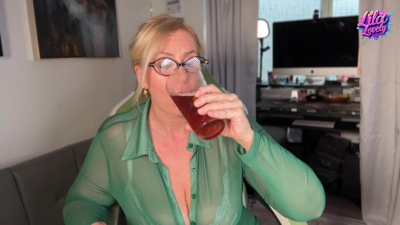 Lila Lovely: St. Patrick's day ophis men risaav: lathapath aur kaamuk, main...