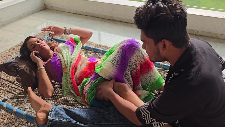 Madhu bhabhi 69: Moglie indiana tradisce con suo marito e scopa con il...