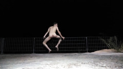 Dan Eagle: Svlékání a hraní s chcaní na veřejnosti