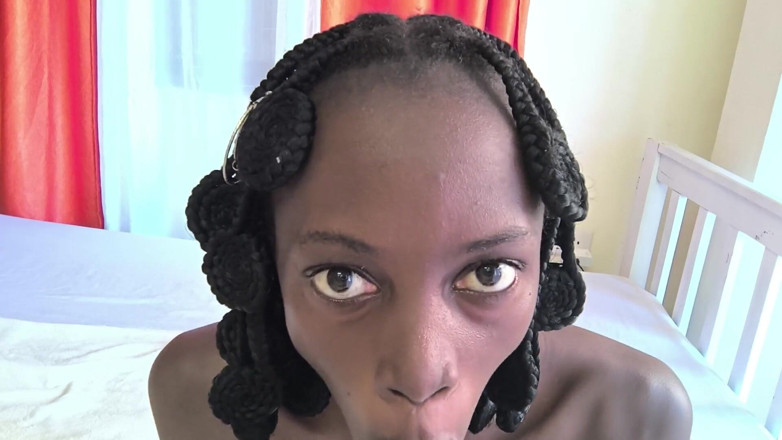 Missblackreey: Коли вітчима немає поруч, я треную для нього свої дірки