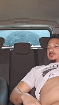 Un cuplu care făcea sex pe drum după leagăn a făcut sex cu fundul și pizda