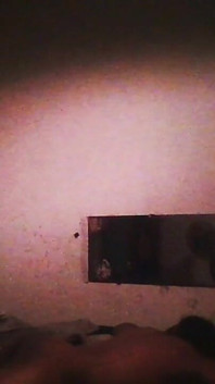 Während meinen mann im anderen zimmer verführt ich meinen stiefsohn