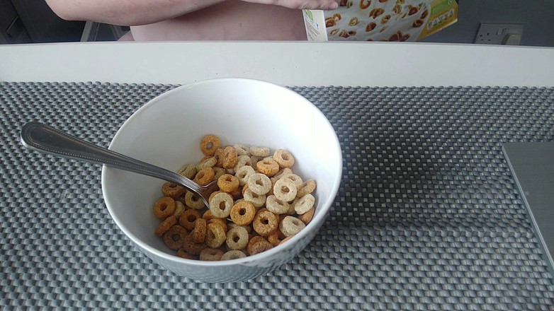 Julie_Bliss: Julie Bliss - Sarapan Giantess