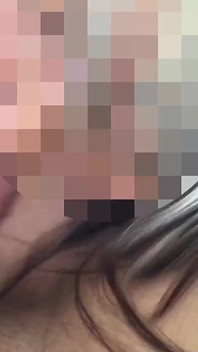 私の義理の息子は私の口の中で絶頂します。私はそれをすべて飲み込む