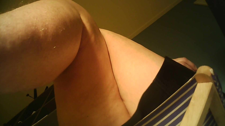 MisS Angel: Extreme calf jiggle from down under