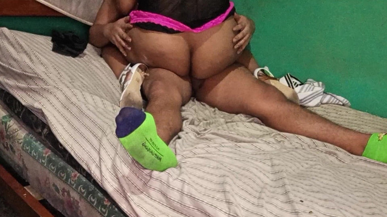 BigassMILF40: Jak pěkně jezdí tamilská dívka s velkým zadkem na vysokých...