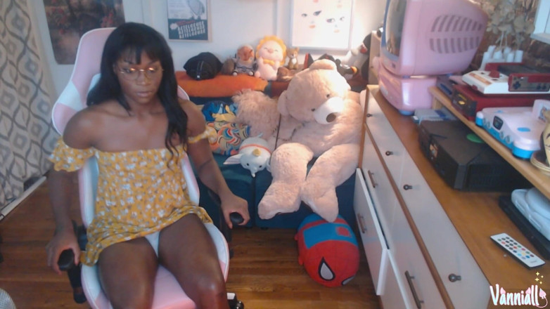 Vanniall: Vanniall, Fille Trans Noire D’à Côté, Soulève Sa Chatte Pour...
