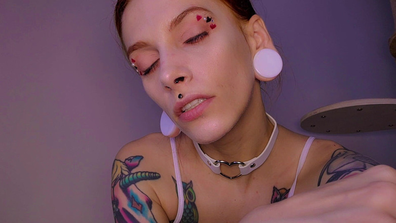 TattoedGirl666: Krásná děvka ukazuje její hezkou tvář