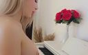 Anna Rey Blonde: Moja pierwsza piosenka na fortepianie