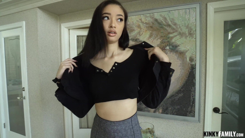 Kinky Family: 在派对前操继妹