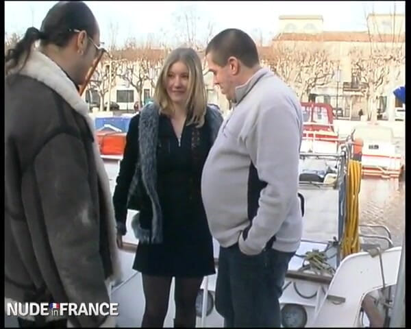 La France a Poil: Young Flo es tan guapa que su marido la ofrecerá...