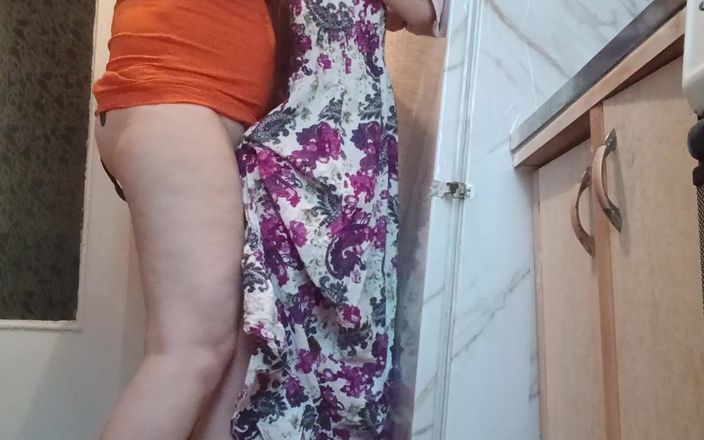 Lesbian-illusion: Matka mojego męża pieprzy mnie, gdy jesteśmy sami w domu