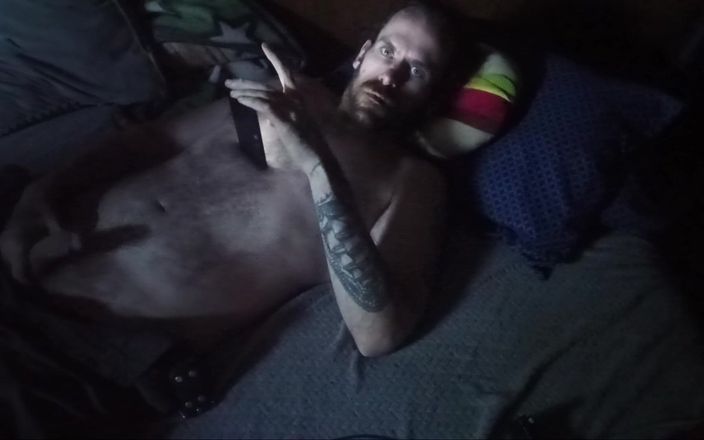 Rob Strokes: Disfrutando de un cigarrillo después de un largo día