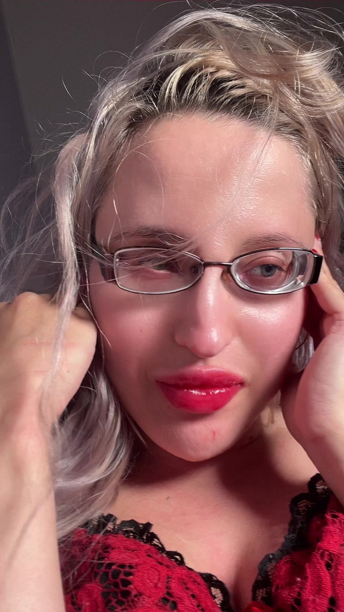 FinDom Goaldigger: Wielkie usta Długi język szminka błyszczyk brudny gadanie Cuckjoi