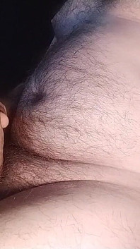 毛深いお腹に精液を