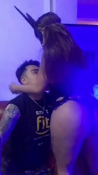 După o propunere indecentă, am ajuns îndeplinind fanteziile noastre sexuale și dorințe, super bogat, până când am ajuns gemete.