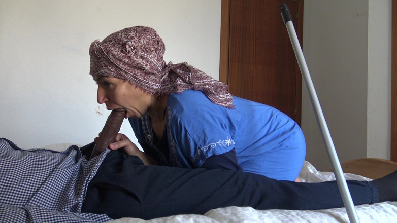 Souzan Halabi: このイスラム教徒の女性はショックを受けています!!私はトルコ人メイドのために大きな黒いチンポを取り出します。