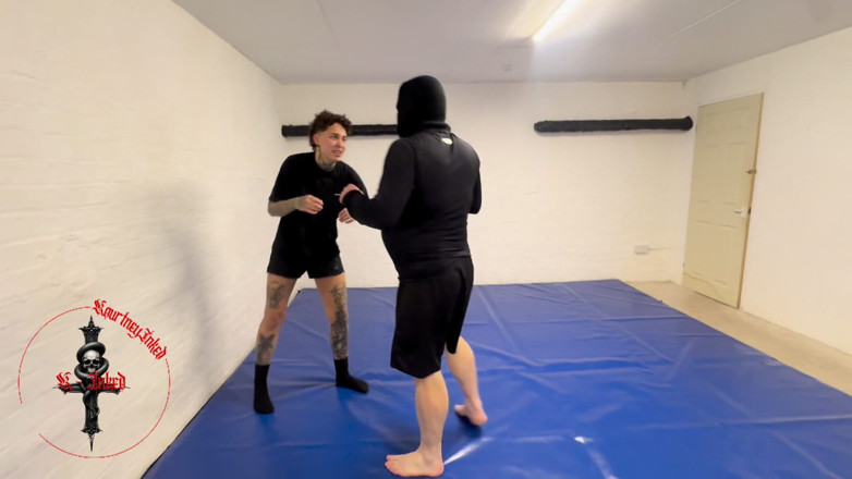 She Wrestle: Kourtneyinked a trop de pouvoirs, maskedrider