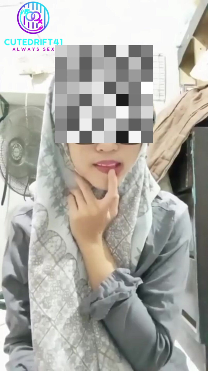 Lizzie Jane: Porno indonesiano hijab con grandi seni