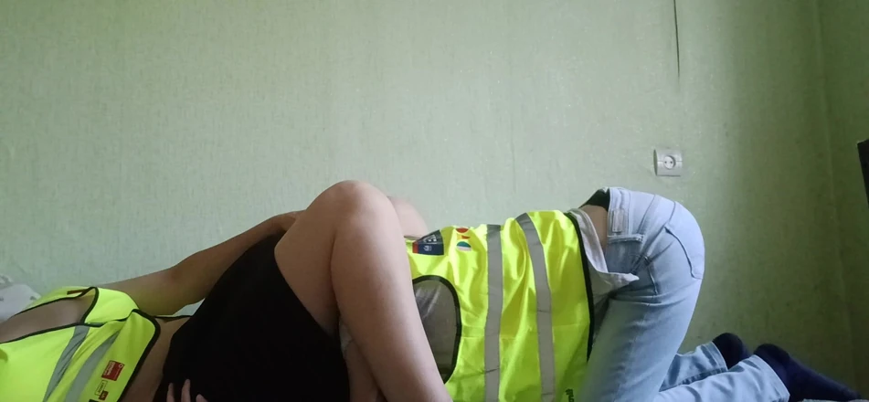 Lesbian-illusion: Hett riskabelt sex mellan två lesbiska kollegor på jobbet