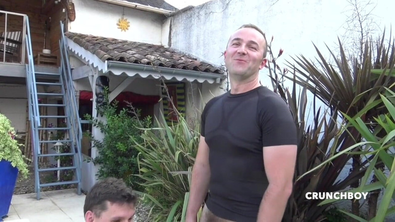 Gaybareback: Prawdziwa francuska prosto zerżnięta przez tatusia na świeżym powietrzu