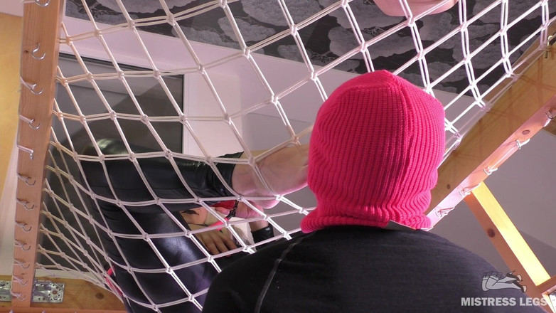 Mistress Legs: Kult bogini hamaka część 1 - POV ssanie toe i niewolnicza obsługa...