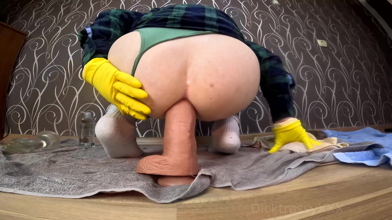 Dicktrassy dicktrassy: Saya meregangkan lubang saya dengan tangan saya, jadi saya boleh...