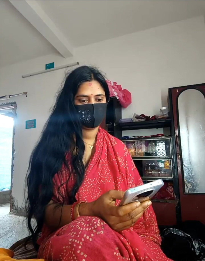 Laxmixh: Indian Desi Beautiful Bhabi First Appearance on Cam