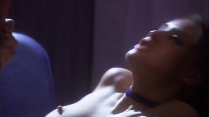 CBD Media: 小柄なチップクラブダンサーと小さなおっぱいは、役員ジョンの大きな白いディックに乗ります