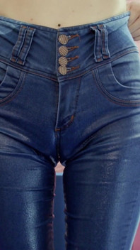 Perfect Thigh Gap Skinny Model Wet Jeans Puffy Cameltoe Round Butt!