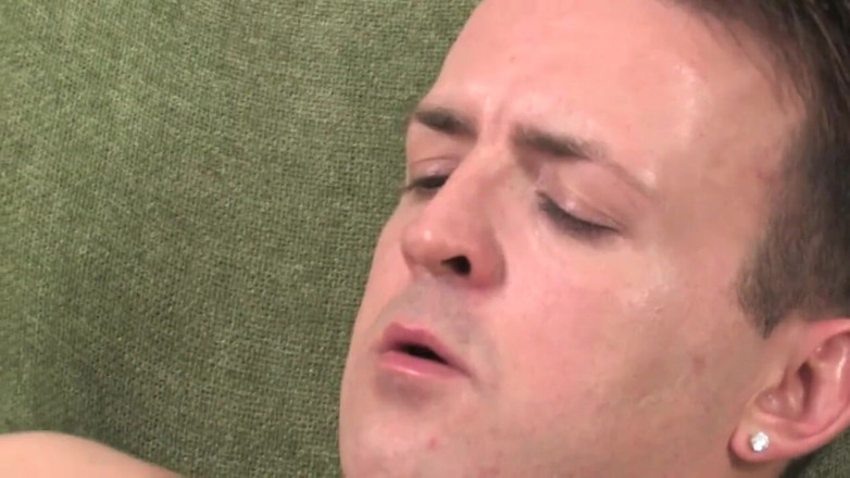 Gay 4 Pleasure: Masturbazione di un arrapante twink moretta