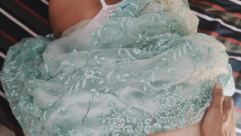 Soniya1997: Sexy Bhavi Puja