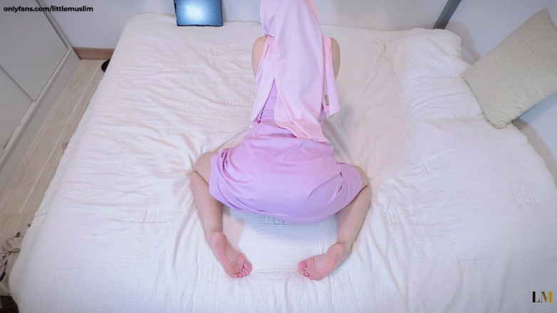 LittleMuslim: A Malaysian Hijabi Girl Twerking in Purple Dress Showing off...