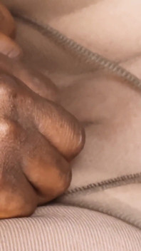 Si rambut coklat montel dalam pantyhose dipancut dalam pepek oleh lelaki hitam