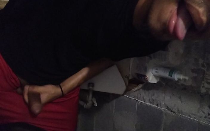 AlexAlejandro13: Había que usar una pajita en el baño. Te gusta...