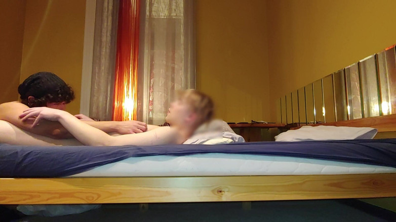 LeoTeenLatinos: Ho convinto una studentessa russa etero a fare sesso con...